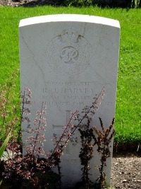 Klagenfurt War Cemetery - Harvey, Richard James